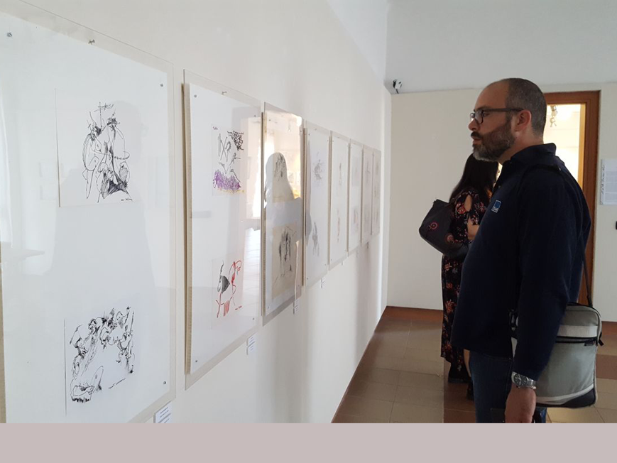 opere grafiche nella sala polivalente